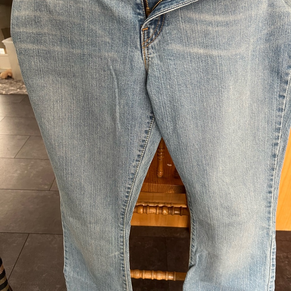 Women’s Like New 14S Levi's Light Blue Boot Cut Jeans with Red Tab - Picture 5 of 6
